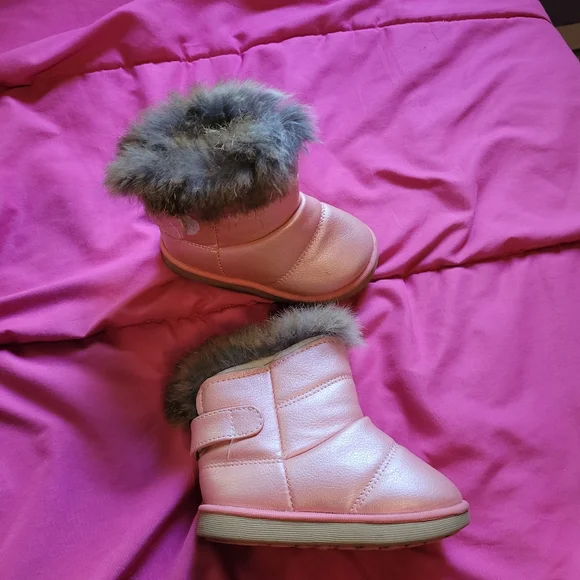 Toddler girls winter boots size 6 - Picture 2 of 3